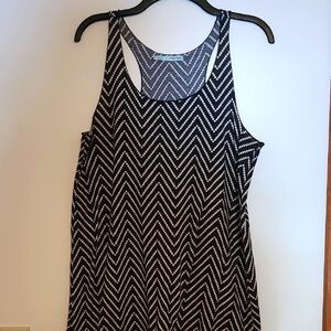 Maurices black & white chevron stripe tank top Sz M